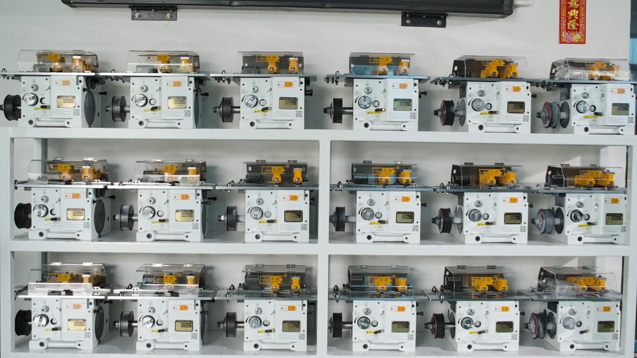 nc伺服送料機(jī)怎么控制沖床工作的？